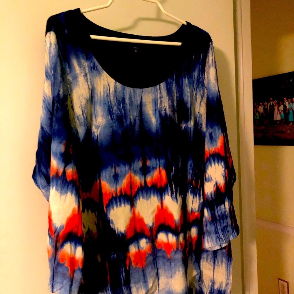 Karen Kane Size 2 XL women’s top!  Navy with red and white blended in top!